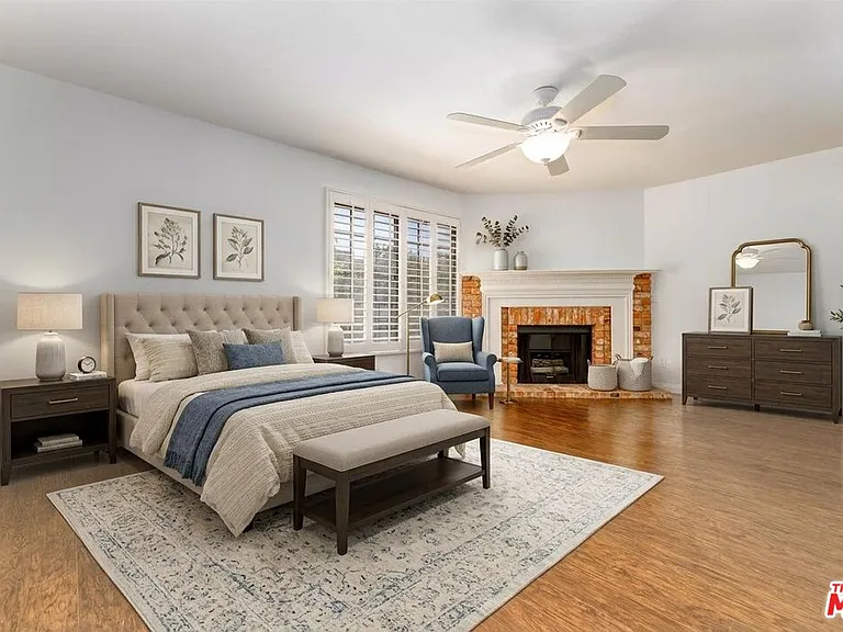 18100 Burbank Blvd #19 — Photo 11