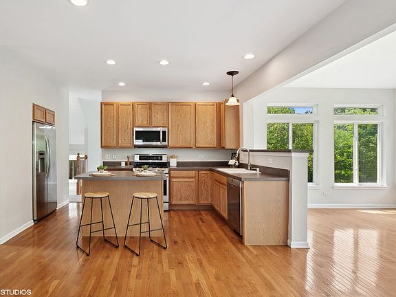 4th image of 2050 Burr Oak Ct