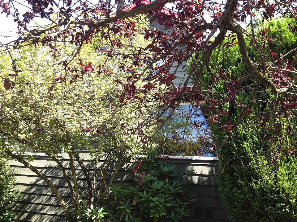 2nd image of 422 NE 82nd St
