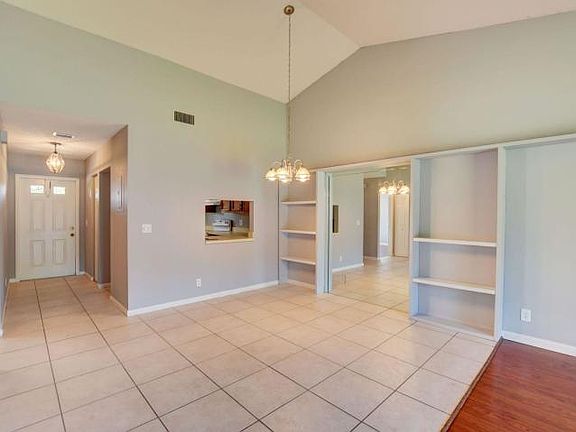 4th image of 2525 SW 22nd Ave APT 202