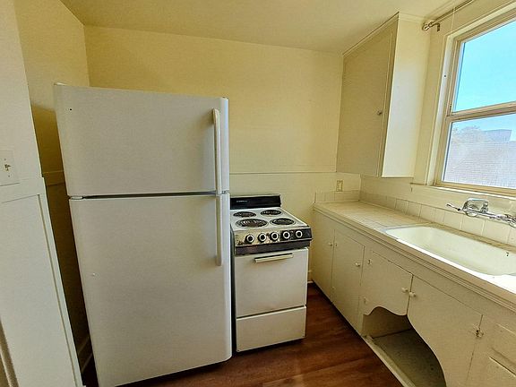 5th image of 244 1/2 N Ivy St #244-1/2
