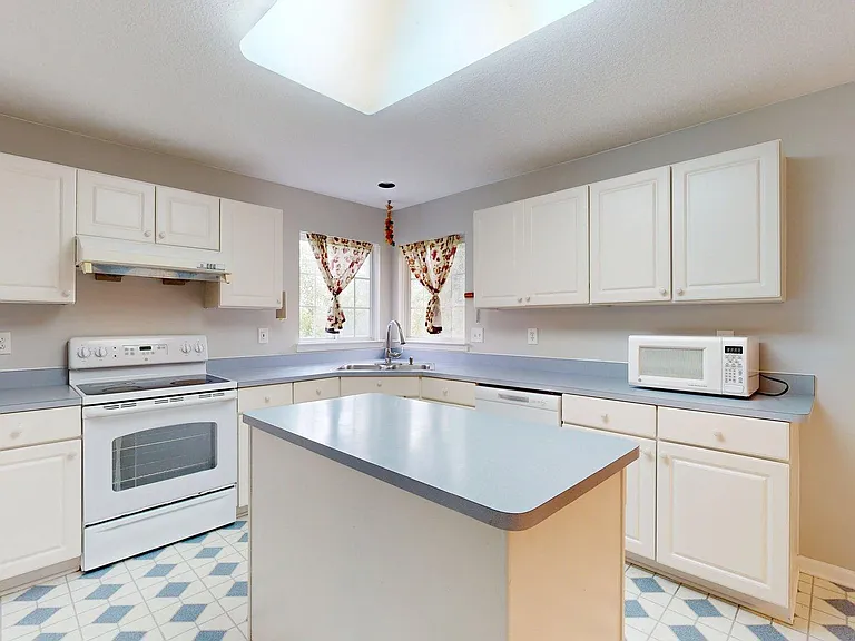 4890 N Ridgeside Cir — Photo 3