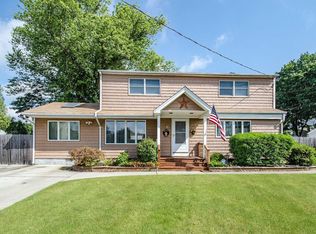 35 Stockton St, Brentwood, NY 11717