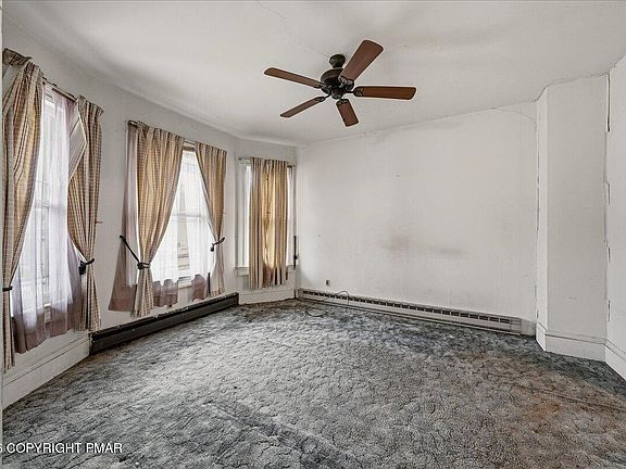 3rd image of 254 William St