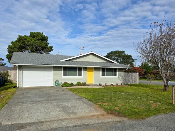 202 Macken Ave, Crescent City, CA 95531