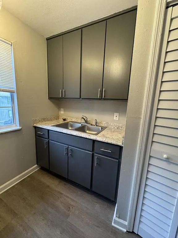 2115 Pasco Street Apt B — Photo 3