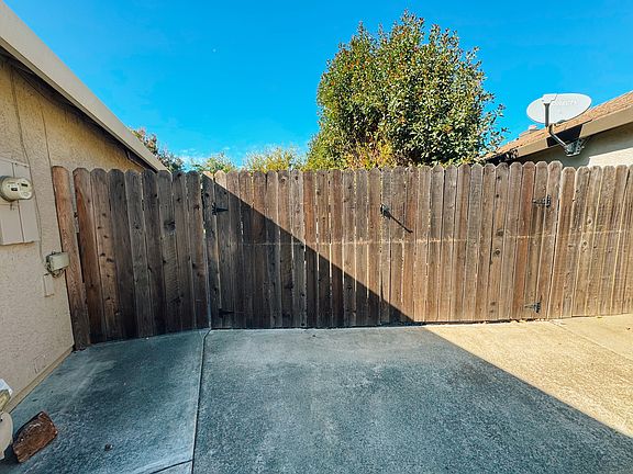 4th image of 1800 Marenda Dr