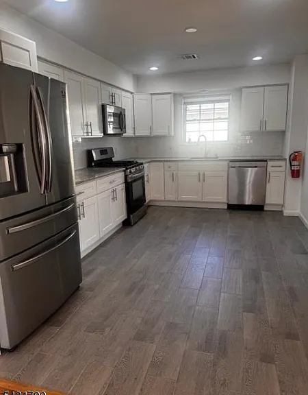 81-83 Hawthorne Ave #3 — Photo 6