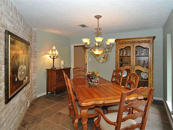 4th image of 1501 Cypress Ln
