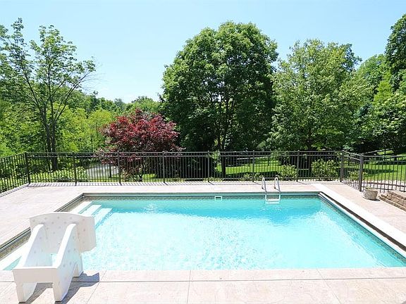 4th image of 7689 Indian Pond Ct