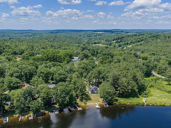 3rd image of 15 Lake View Dr