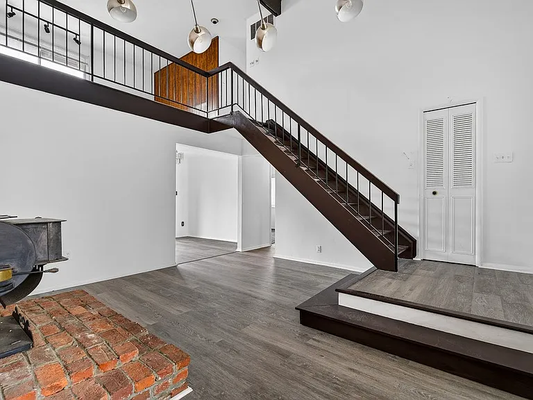 8801 Monmouth Dr — Photo 24