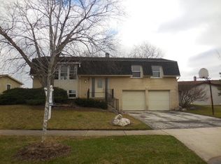 1590 Oregon Trl, Elk Grove Village, IL 60007