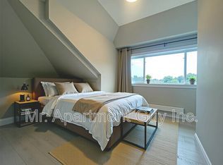 119 Ottawa St N SUITE 3, Hamilton, ON L8H3Y9