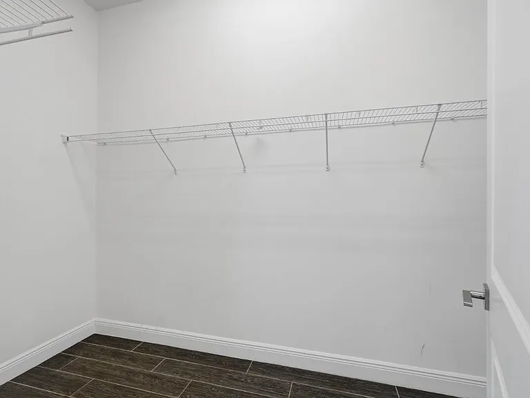 11760 Bayview Cir — Photo 27