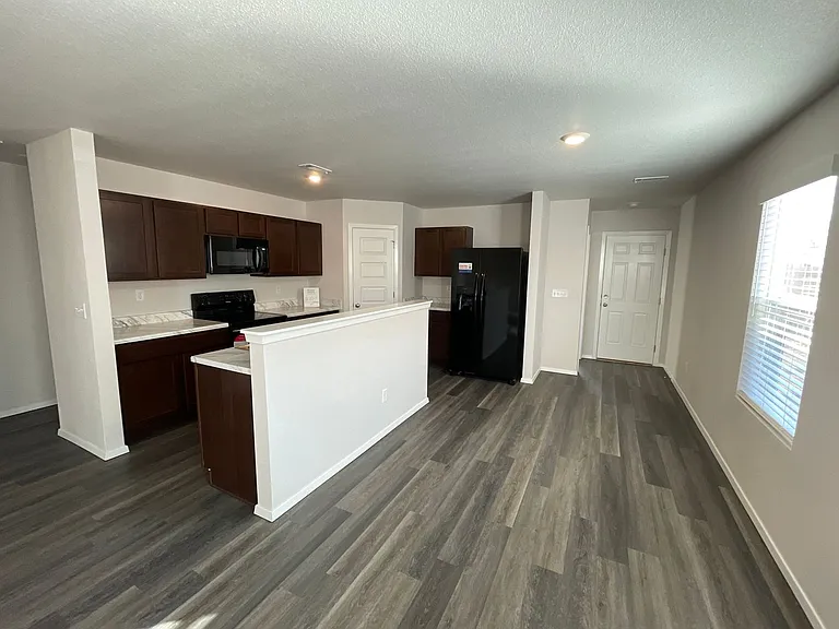 1789 Loveland St — Photo 5