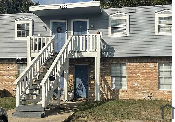 2 bed, $1,100 — Photo 1