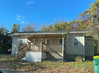 907 Cedar St, Hopewell, VA 23860