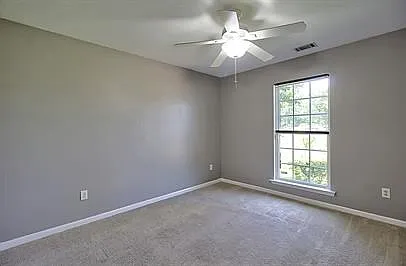 403 E Banks St — Photo 18