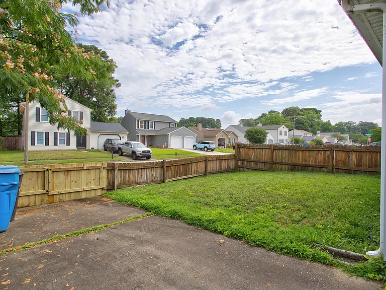 1901 Stillwood Ln — Photo 28