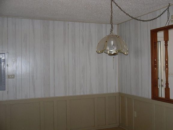 5th image of 605 N Pecan Ave