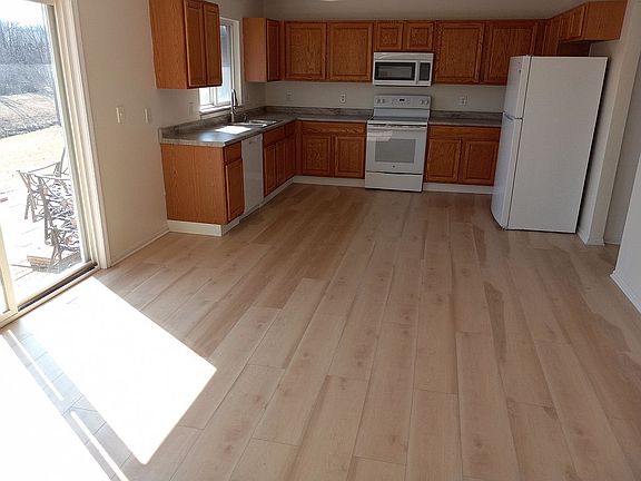 3rd image of 8072 Rayna Ct