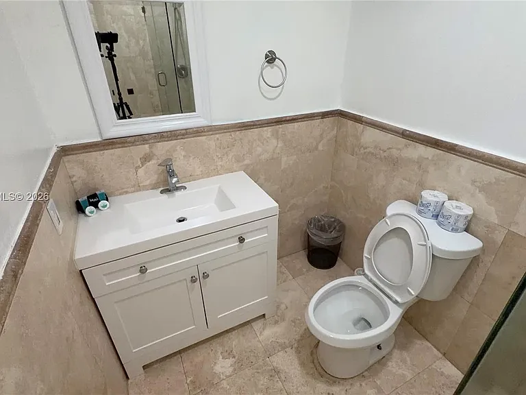 10004 E Bay Harbor Dr #8 — Photo 10
