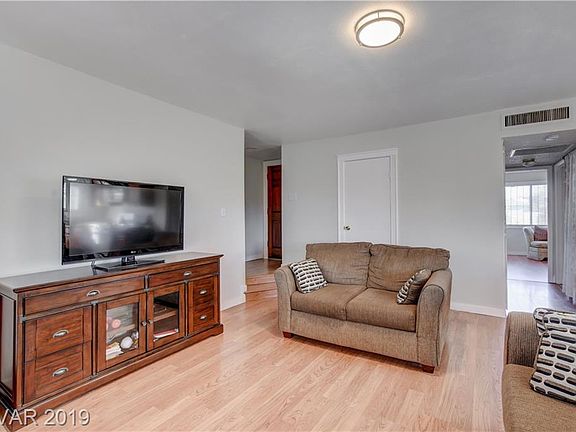 3rd image of 5143 Gregg Pl