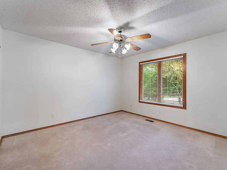 5 Ellesmere Ln — Photo 15