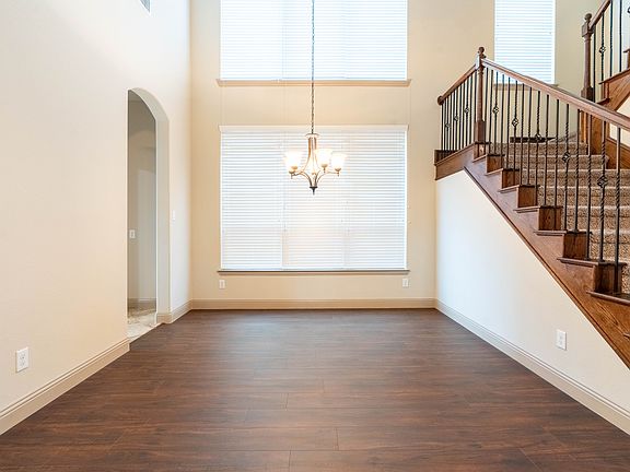 5th image of 917 Lake Meadow Ln