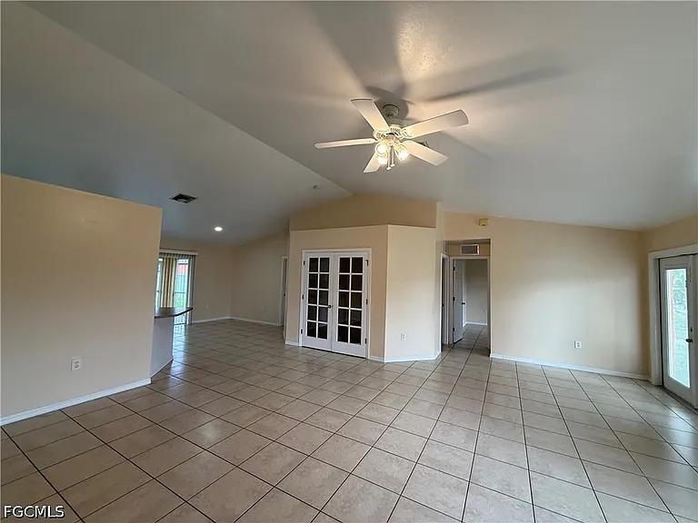 696 Homestead Rd S — Photo 7