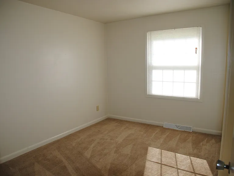 111 Walnut Dr — Photo 13