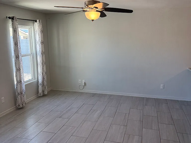 1644 E Jahns St — Photo 33