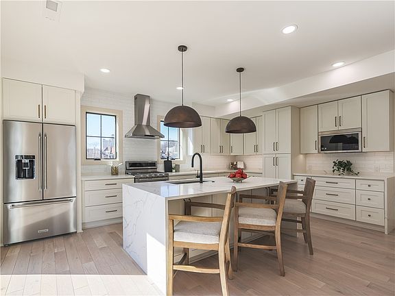 5th image of 909 Rickenbach St