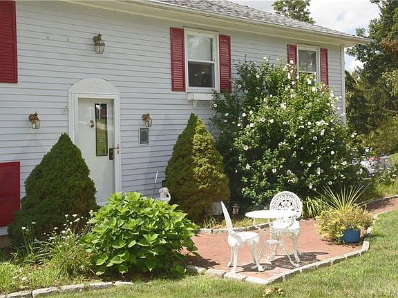 4th image of 25 Rockledge Dr