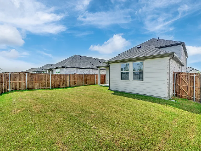 305 Millwood Ln — Photo 34