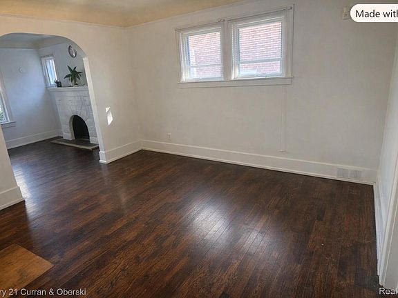 3rd image of 13935 Winthrop St