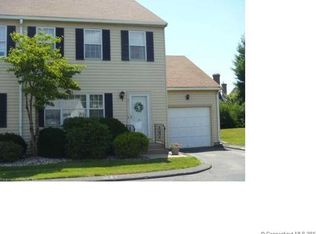 7 Strathmore Ln, Suffield, CT 06078