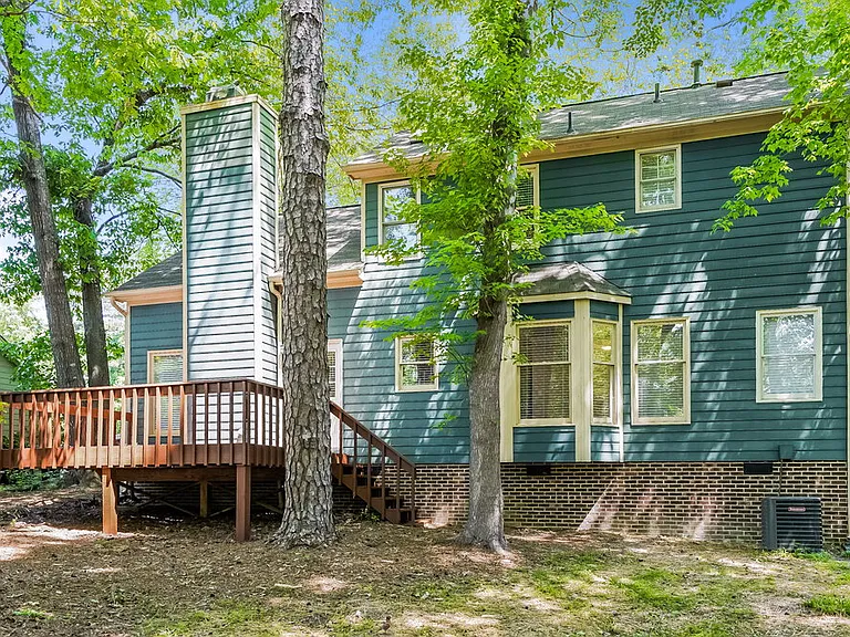 1011 Laurens Way — Photo 17