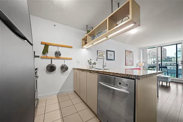 1082 Seymour Street Vancouver — Photo 4