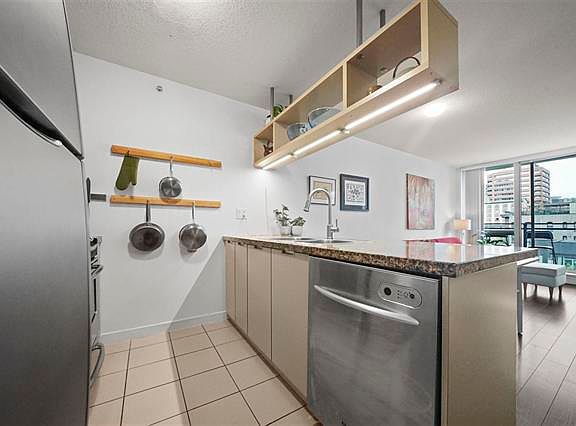 4th image of 1082 Seymour St #701
