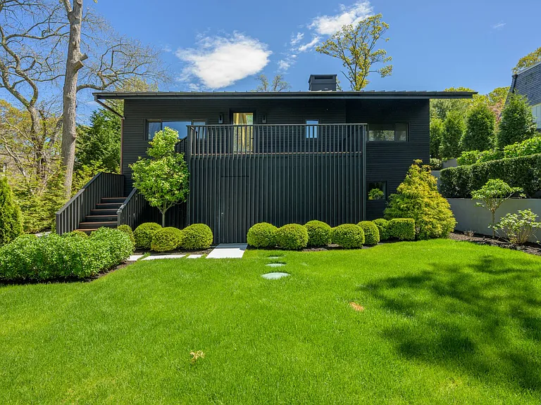 18 Knoll Rd — Photo 2
