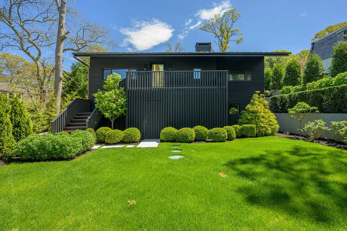 Building Photo - 18 Knoll Rd