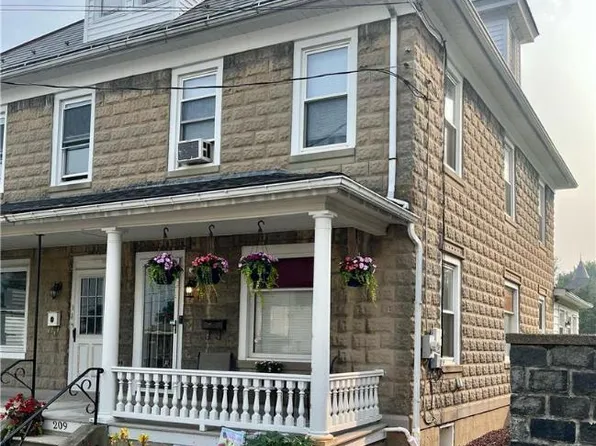 209 N Schanck Ave, Pen Argyl, PA 18072