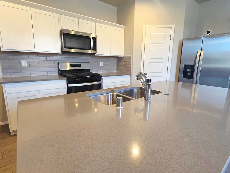 748 Amatista Loop SE — Photo 19