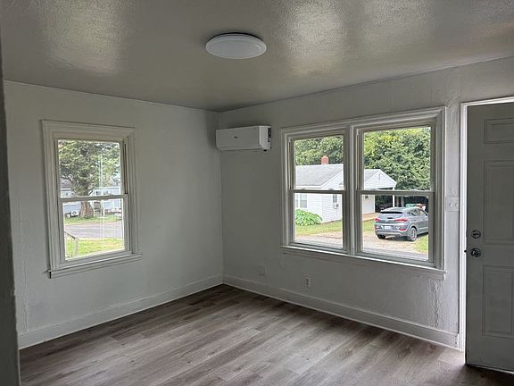5th image of 115 Chestnut Dr #3