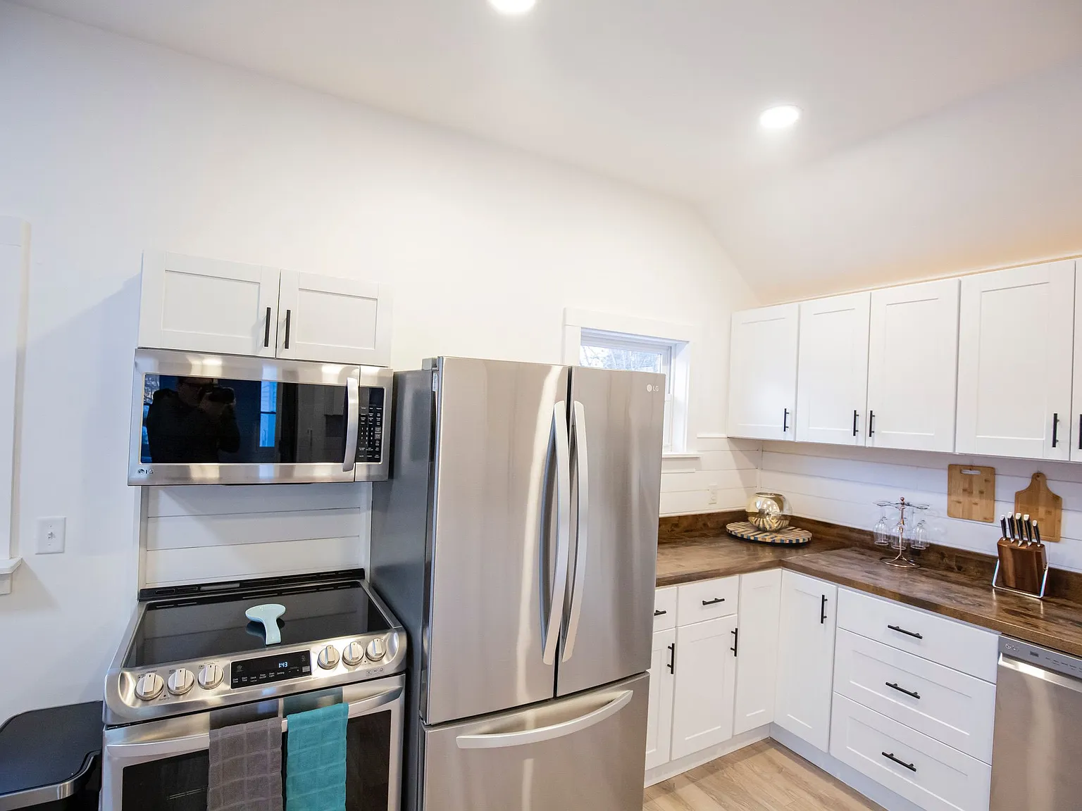 2 bed, 1.0 bath, 800 sqft, $2,200 — Photo 2