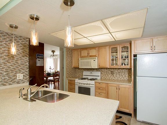 4th image of 2634 S Seymour Pl