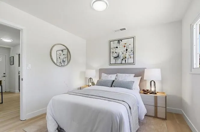 1091 W Latimer Ave — Photo 10