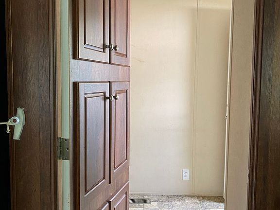 4th image of 237 W 2 S #21